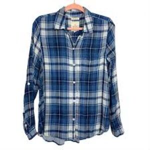 American Eagle Outfitters Navy and White Plaid Shirt